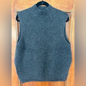 Sezane sweater vest in charcoal gray size M